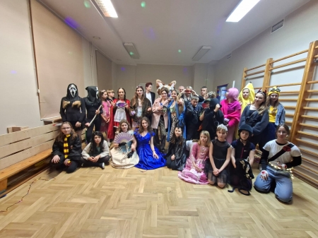 Bal karnawałowy uczniów klas 4-8